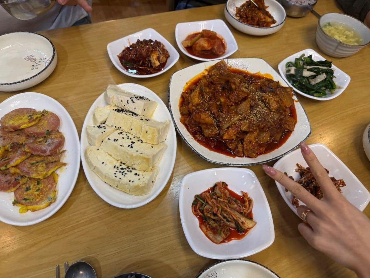 청년들, 황금어장서 '한 상 가득' 점심 회동… "배고픔 싹 달랬다"